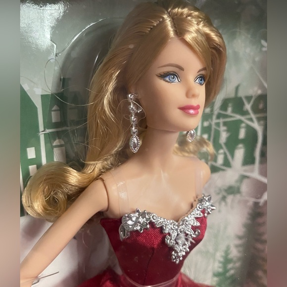 2015 Holiday Barbie - Picture 5 of 6